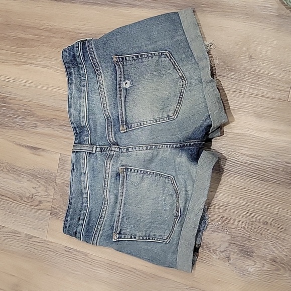 Express Jean Short - Picture 2 of 4